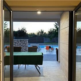 2 bedroom villa with heated pool & tennis court near Zadar, sleeps 4